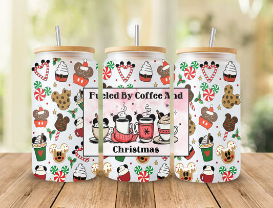 Angetrieben von Kaffee und Weihnachten - Weihnachten - 16 oz Libbey Glasdose Tumbler Sublimation Design - Design Digital Download PNG