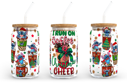 I Run On Coffee And Christmas Cheer 16oz Libbey Glasdose, Weihnachtsstimmung Milchglas, Weihnachtsmann Bierdose Glas, Retro Weihnachtsdesign