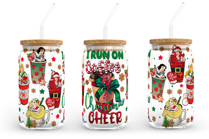 I Run On Coffee And Christmas Cheer 16oz Libbey Glasdose, Weihnachtsstimmung Milchglas, Weihnachtsmann Bierdose Glas, Retro Weihnachtsdesign